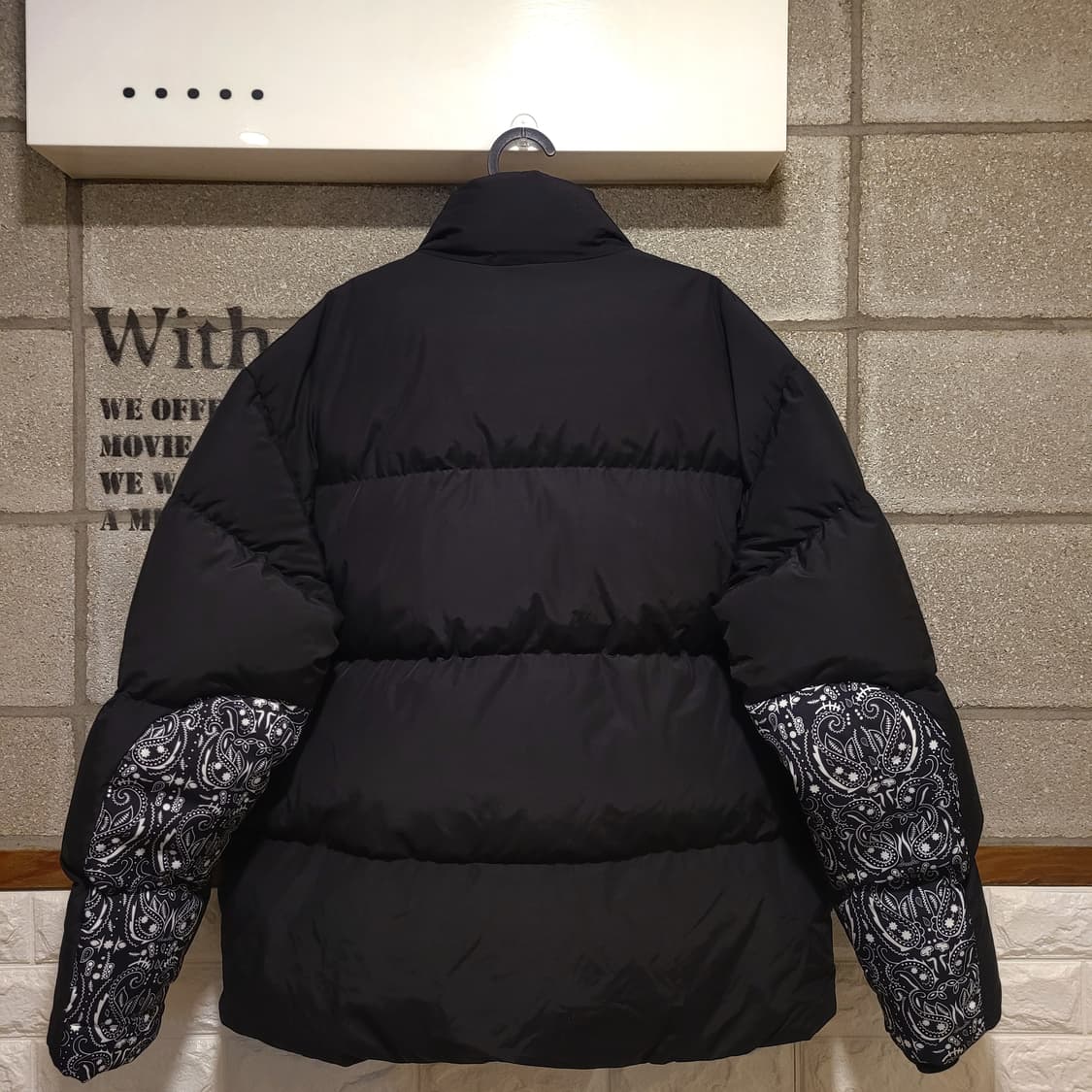 뉴에라 페이즐리 구스다운 푸퍼 패딩 105 상품이미지2