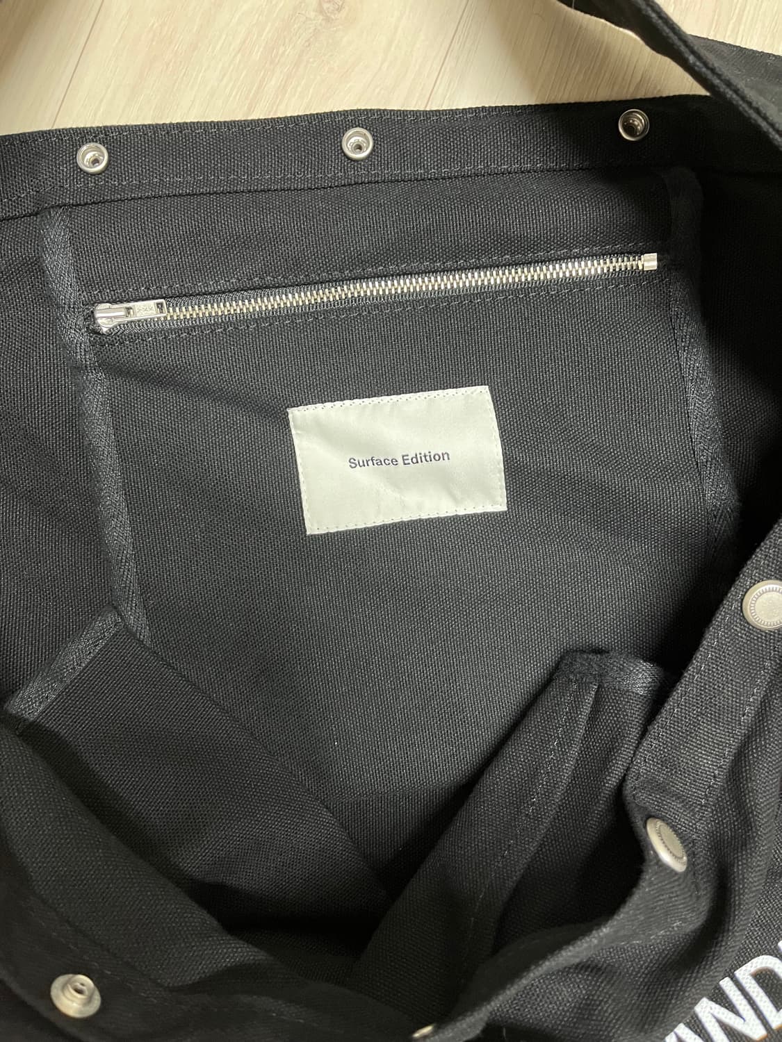 서피스에디션 TYPO BAG BLACK 상품이미지6