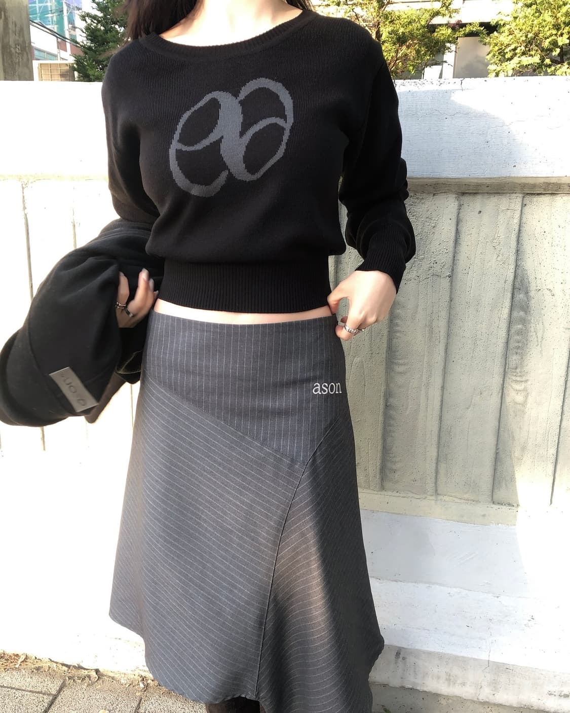 애즈온 몰리 크롭 니트 블랙 상품이미지1