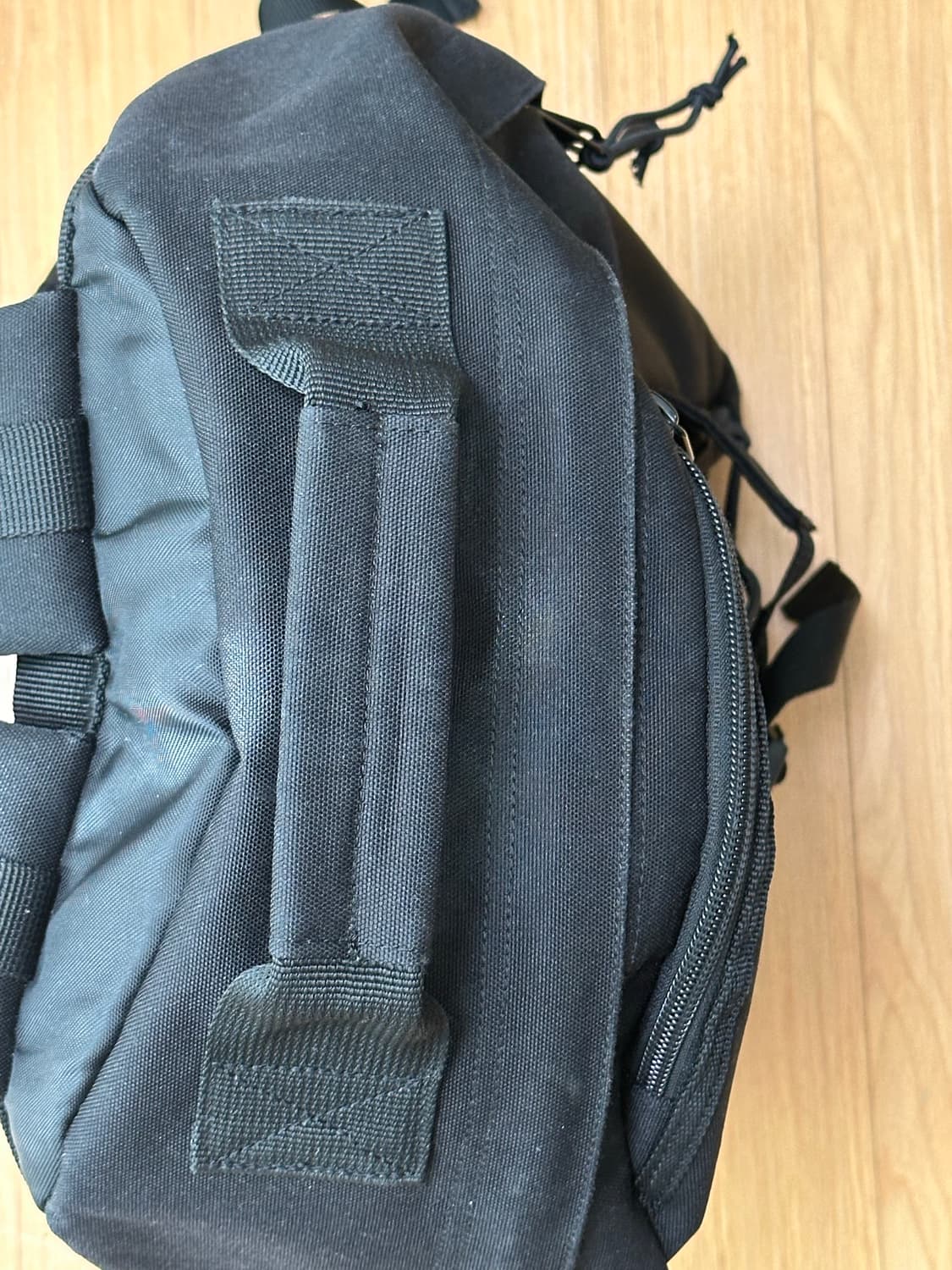 칼하트 킥 플립 백팩 블랙 상품이미지2