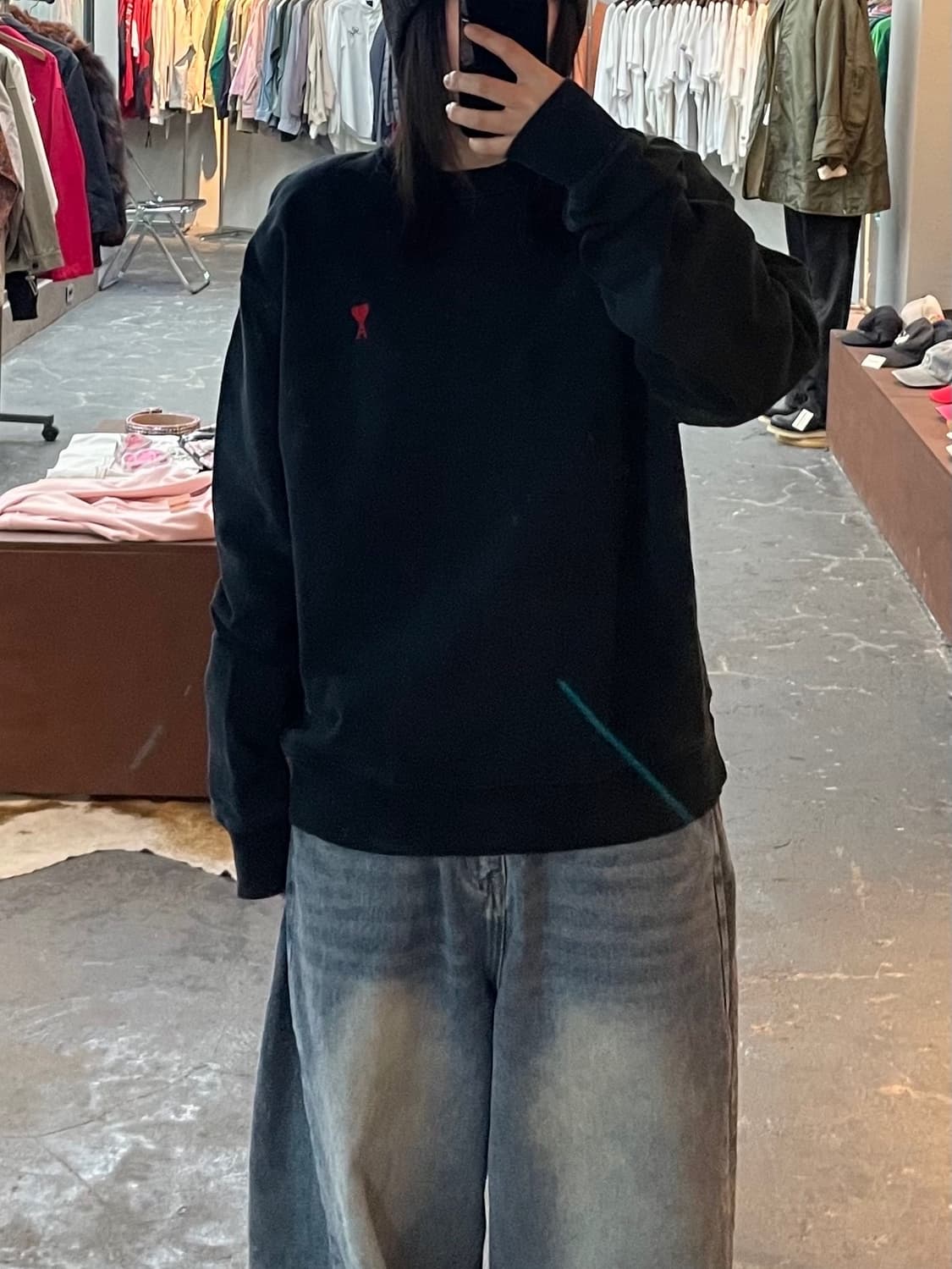 아미 하트로고 블랙 맨투맨 H1893 상품이미지1