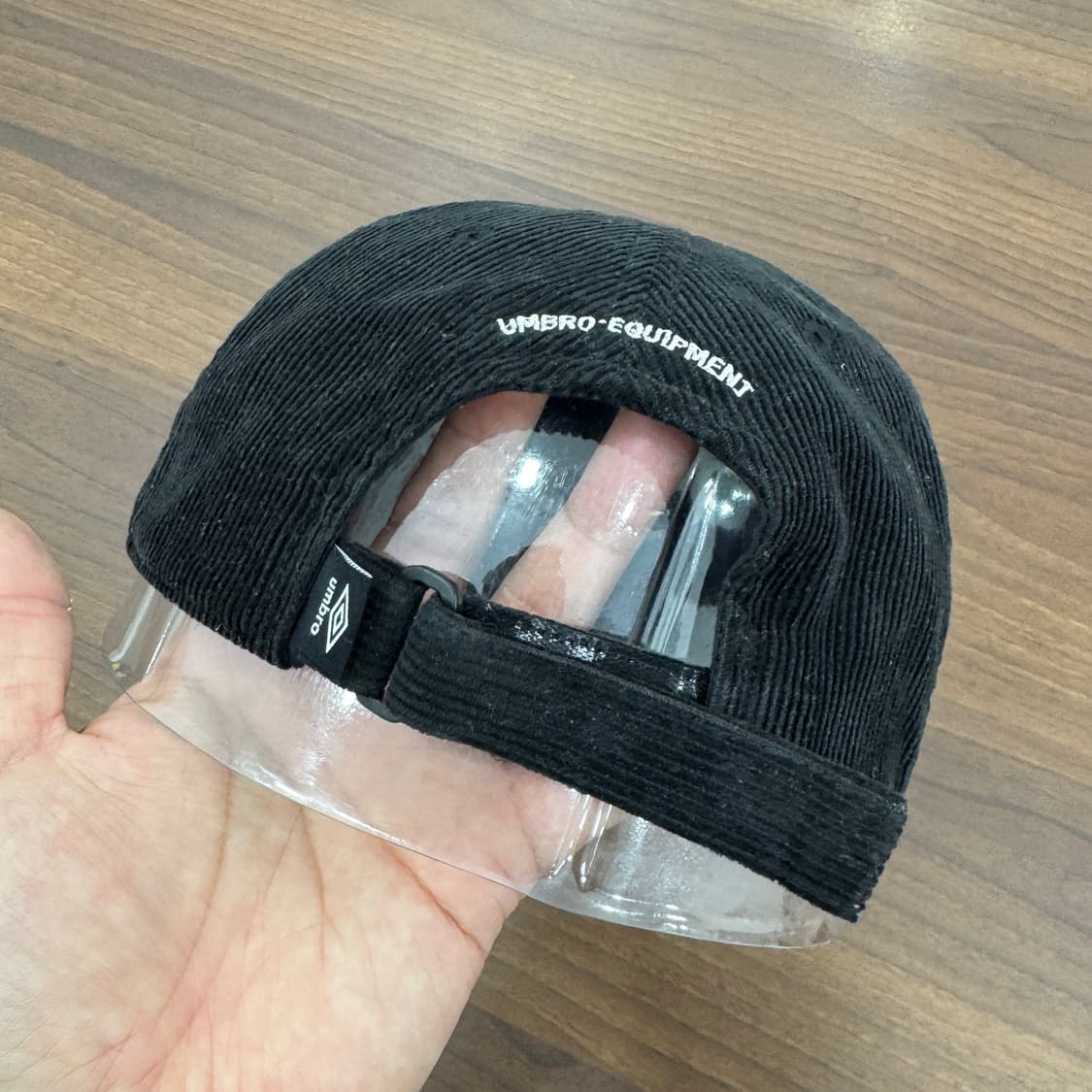 FREE 엄브로 블랙 코듀로이 캡 상품이미지3