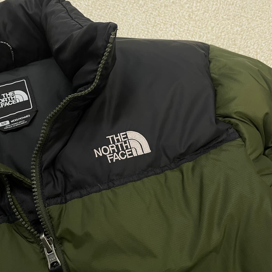 노스페이스 og 눕시 700 패딩 카키 상품이미지3