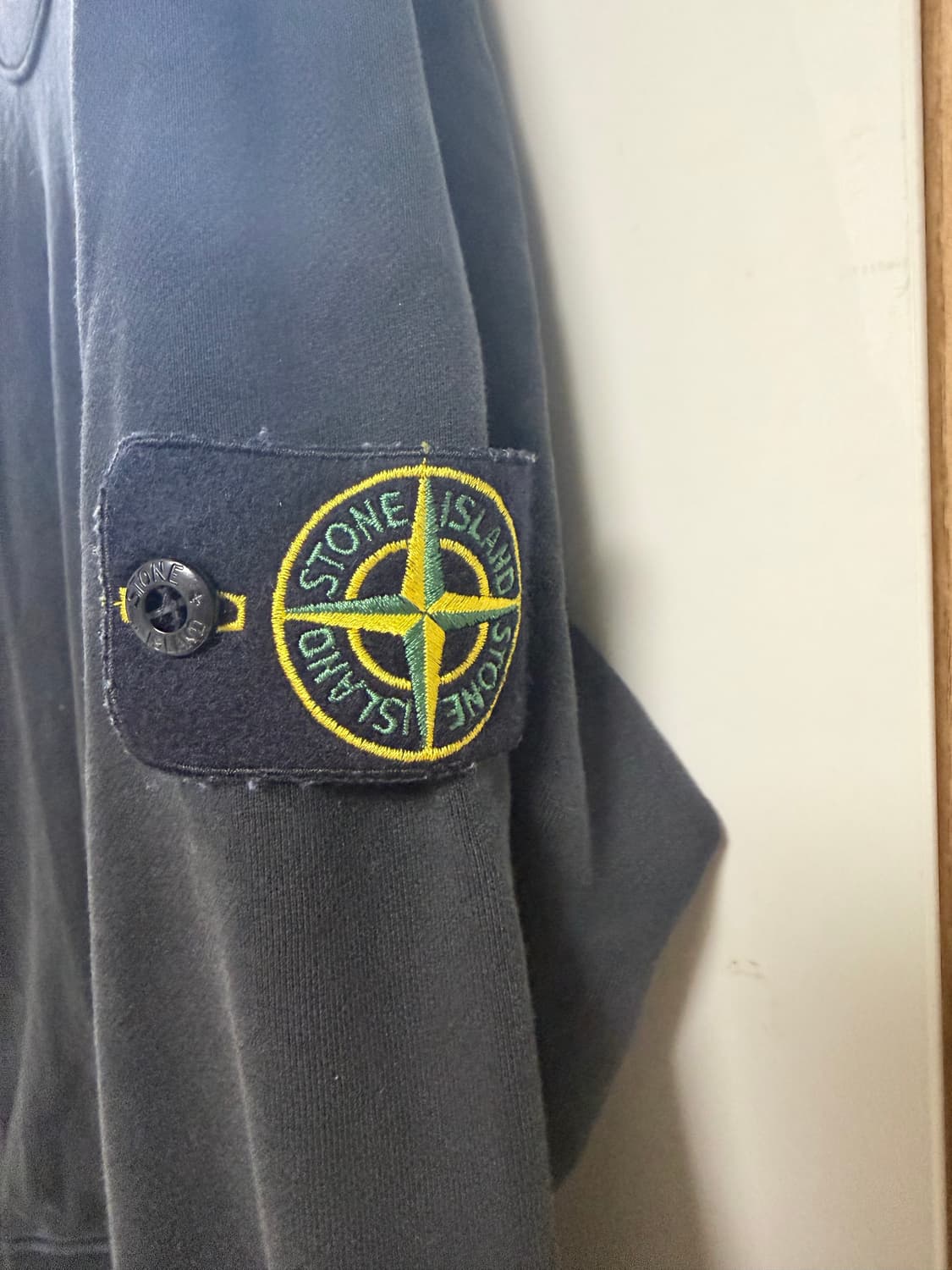 크림/25ss 스톤아일랜드 맨투맨 블랙 M 상품이미지3