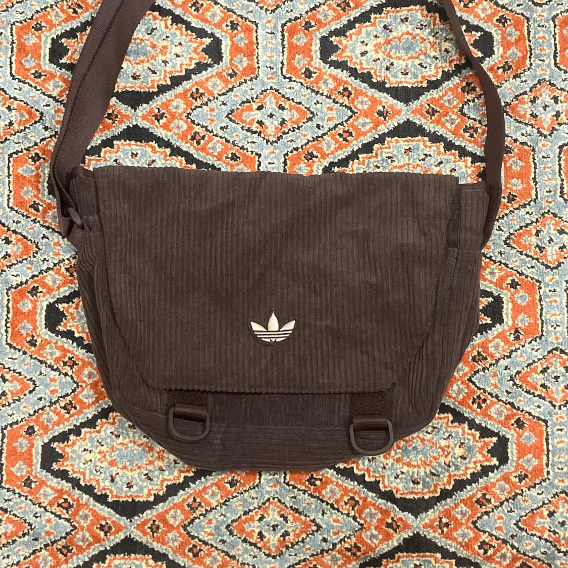 아디다스 오리지널 브라운 골덴 코듀로이 크로스백  상품이미지2