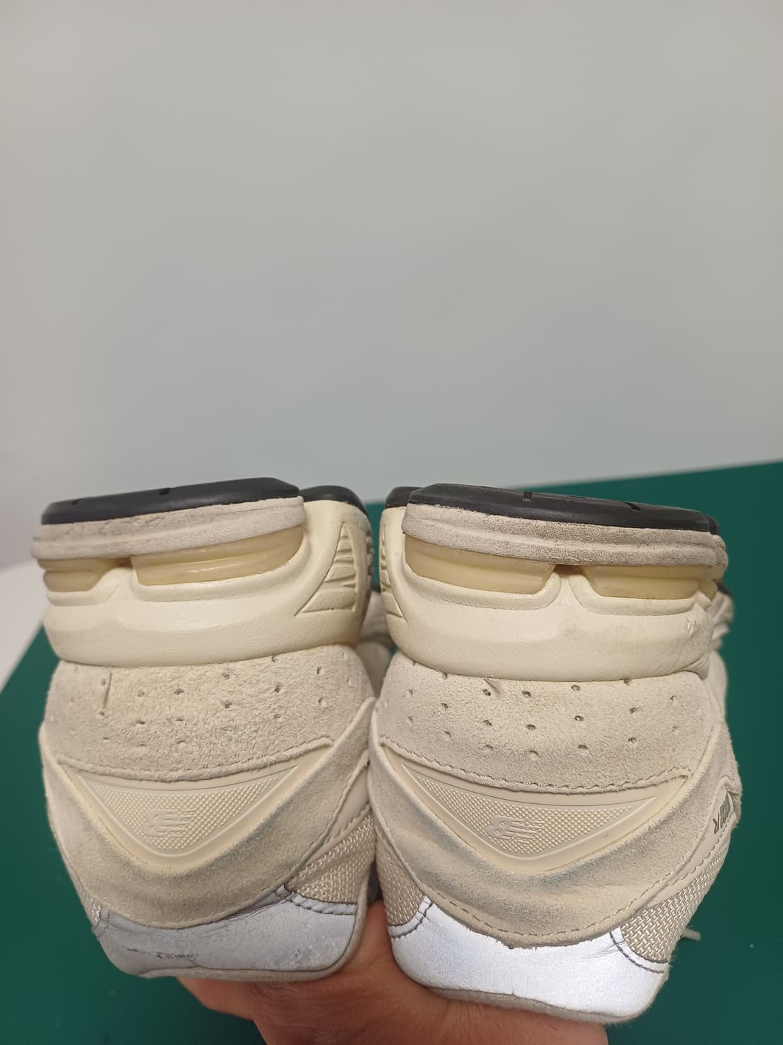 뉴발란스 2002R 오프 화이트 [240] 상품이미지7