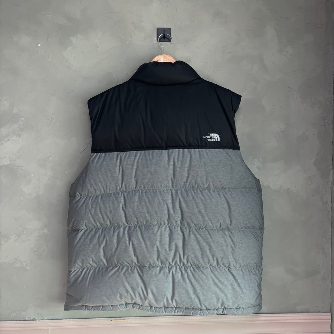 노스페이스 700 눕시 구스다운 패딩조끼 그레이 상품이미지5