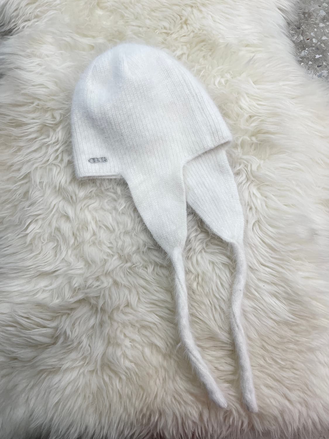 오도어 화이트 앙고라 이어플랩 비니 상품이미지1
