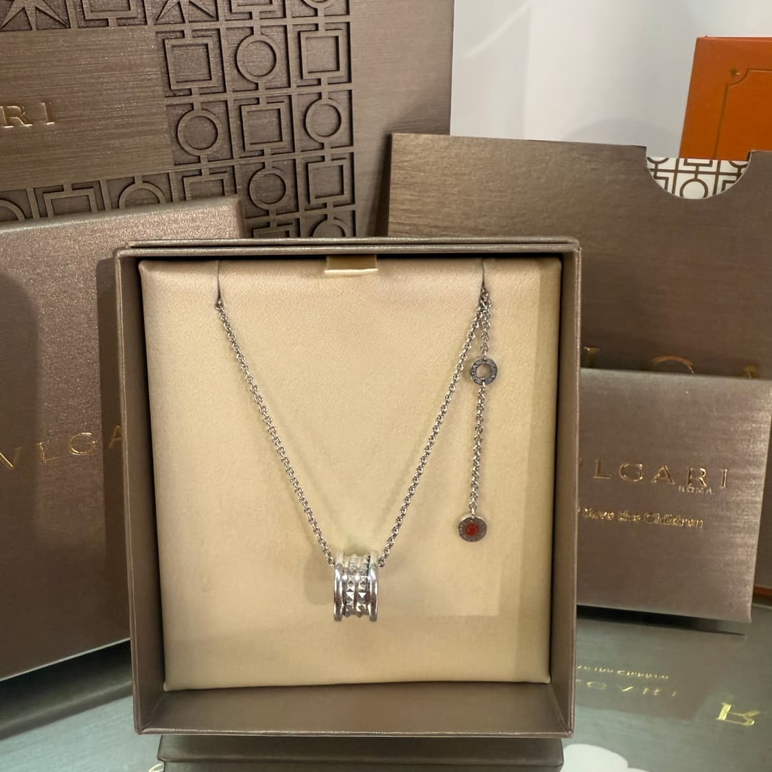 불가리 세이브더칠드런 비제로원 락 목걸이 상품이미지4