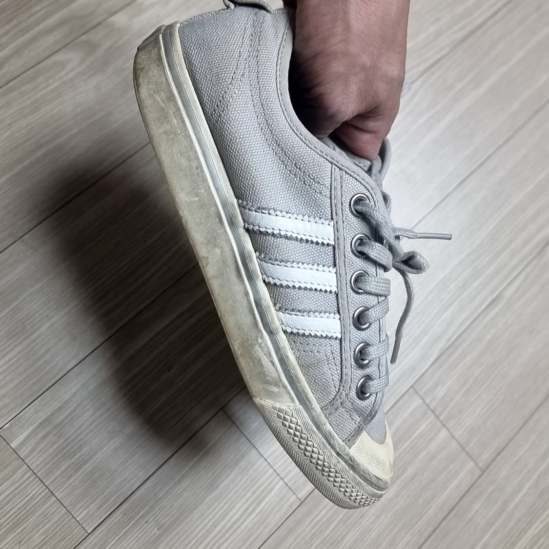 아디다스 회색 스니커즈(235) 상품이미지2