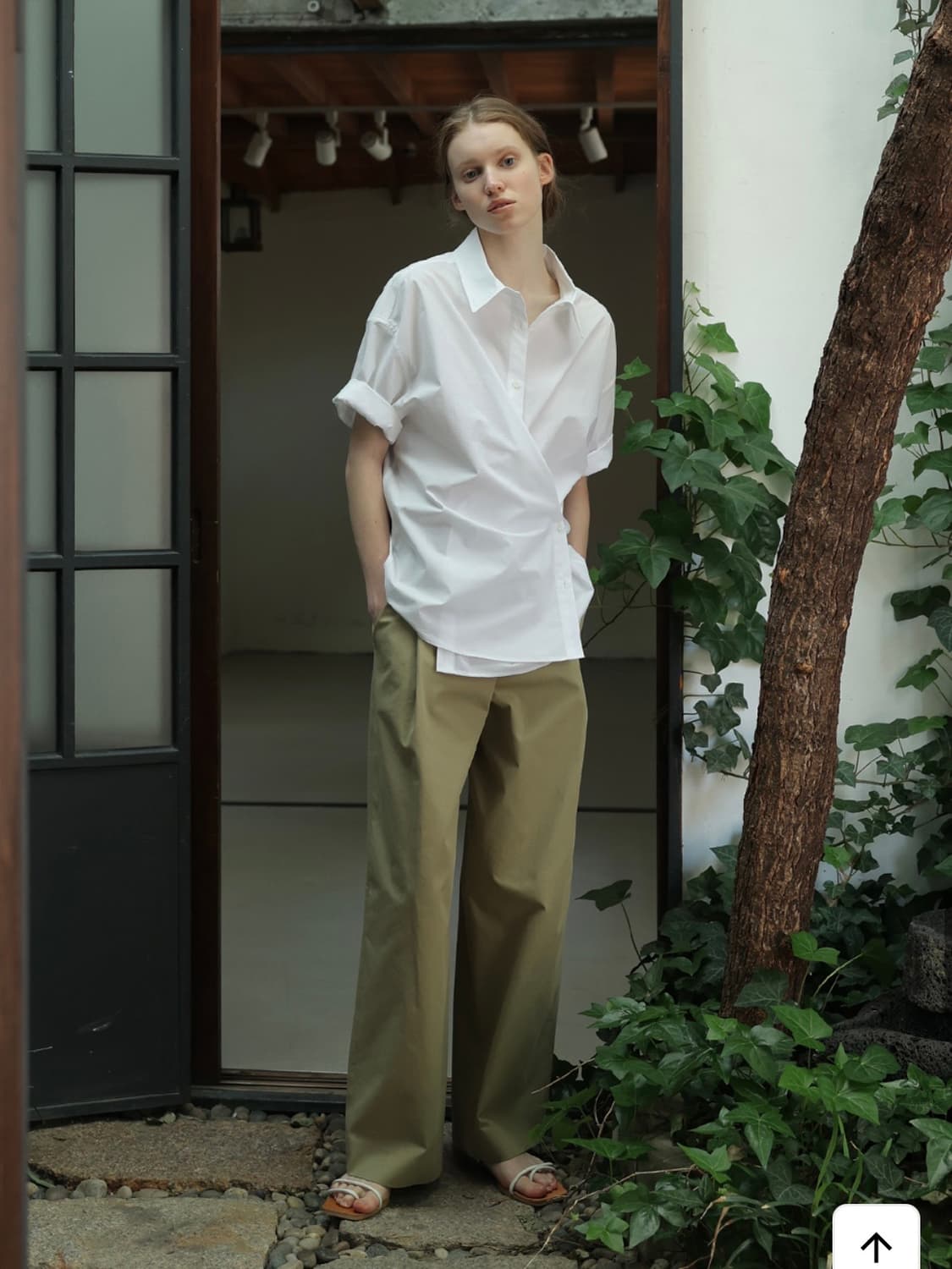 모이아 화이트 반팔 셔츠 상품이미지1