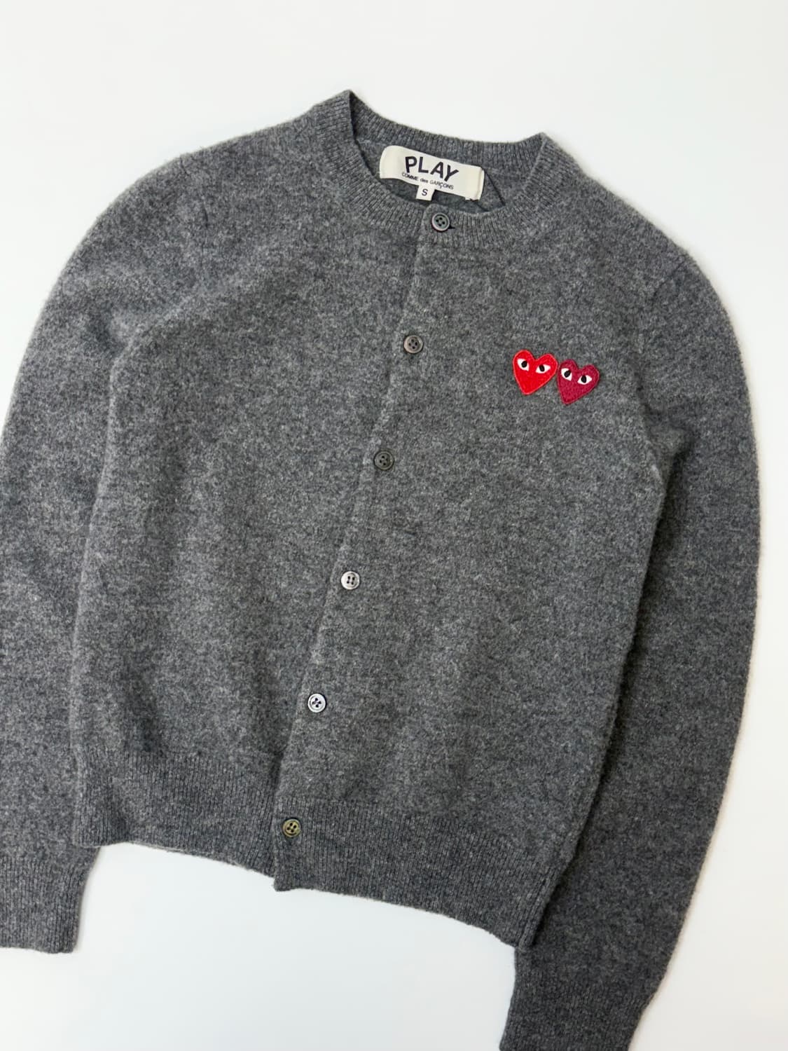 Comme des Garcons 꼼데가르송 더블 하트 와펜 그레이 가디건 상품이미지1