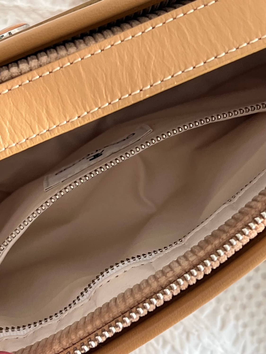 쿠레쥬 베이지 브라운 코듀로이 숄더백 꾸레쥬 상품이미지9