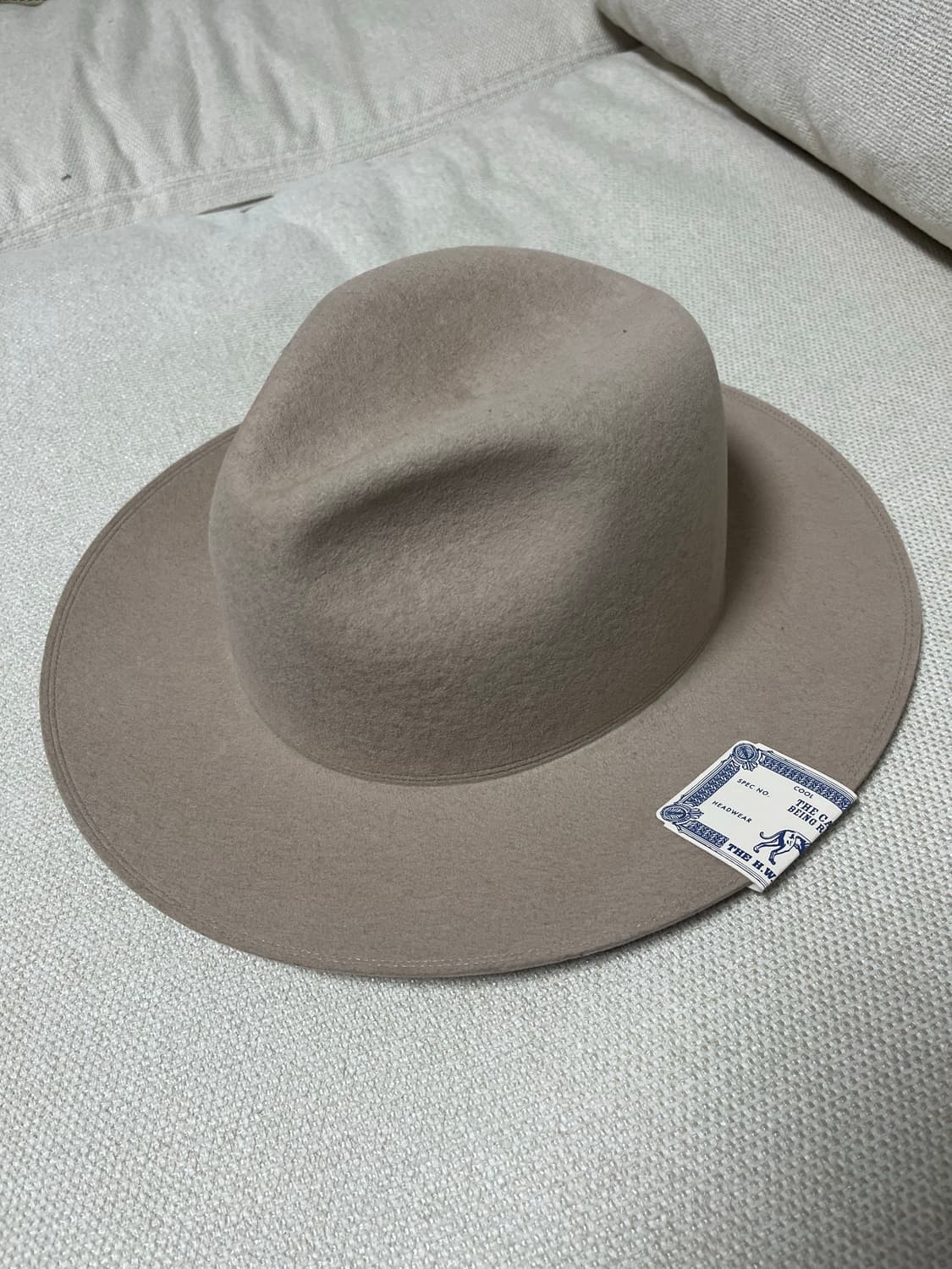 the h.w dog 페도라 아이보리 42 판매합니다 상품이미지1