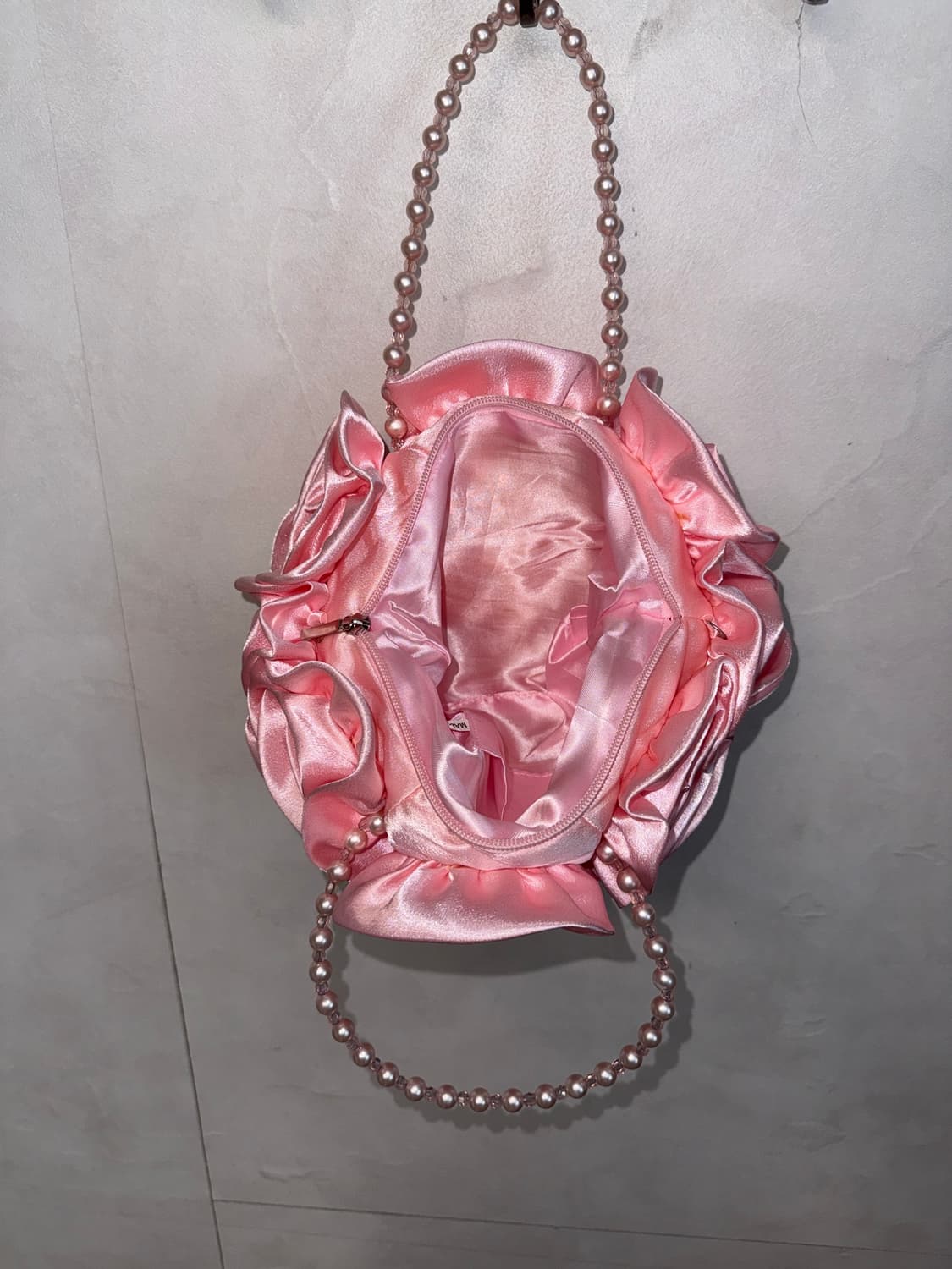 Baby pink satin rose pearl hand bag 상품이미지5