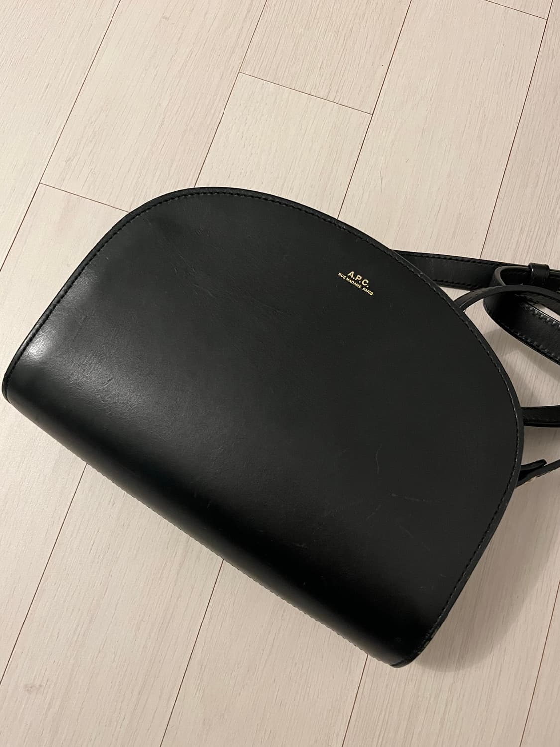 A.P.C 하프문  상품이미지1