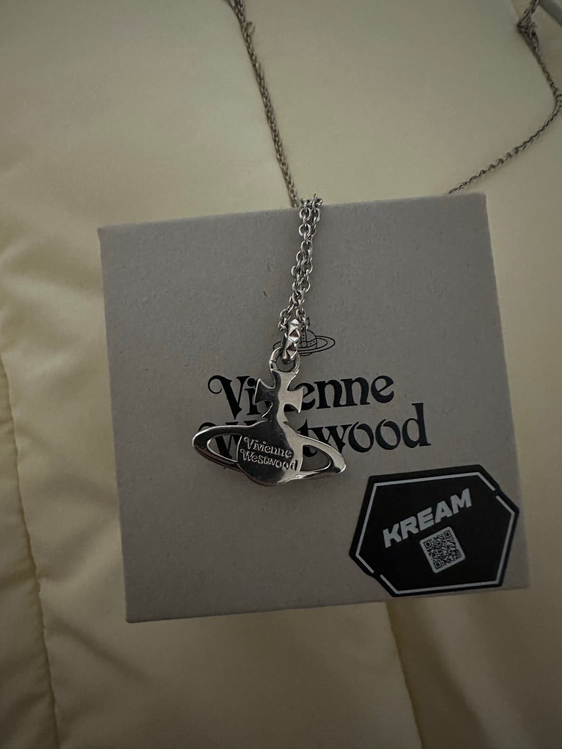 비비안 웨스트우드 메이페어 바스 릴리프 펜던트 실버 목걸이 상품이미지3