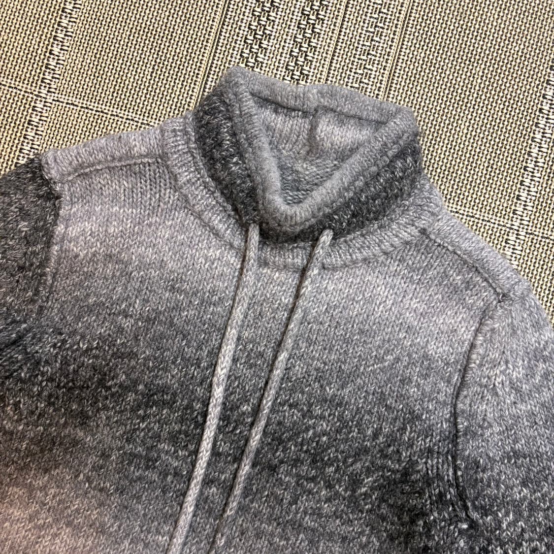 돌채 앤 가바나 그라데이션 그레이 터틀넥 스웨터 상품이미지2