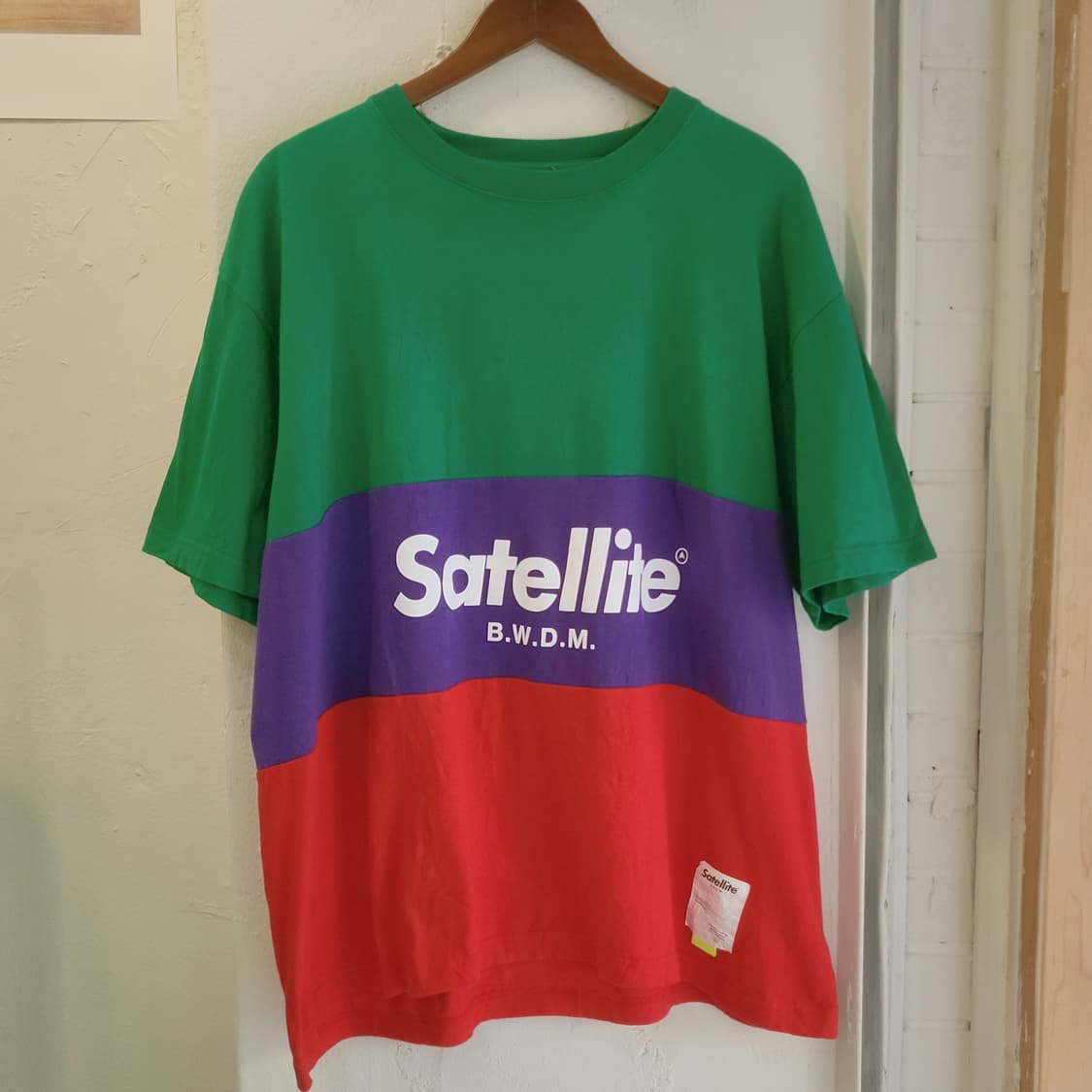 Satellite 배색 반팔티셔츠 상품이미지1