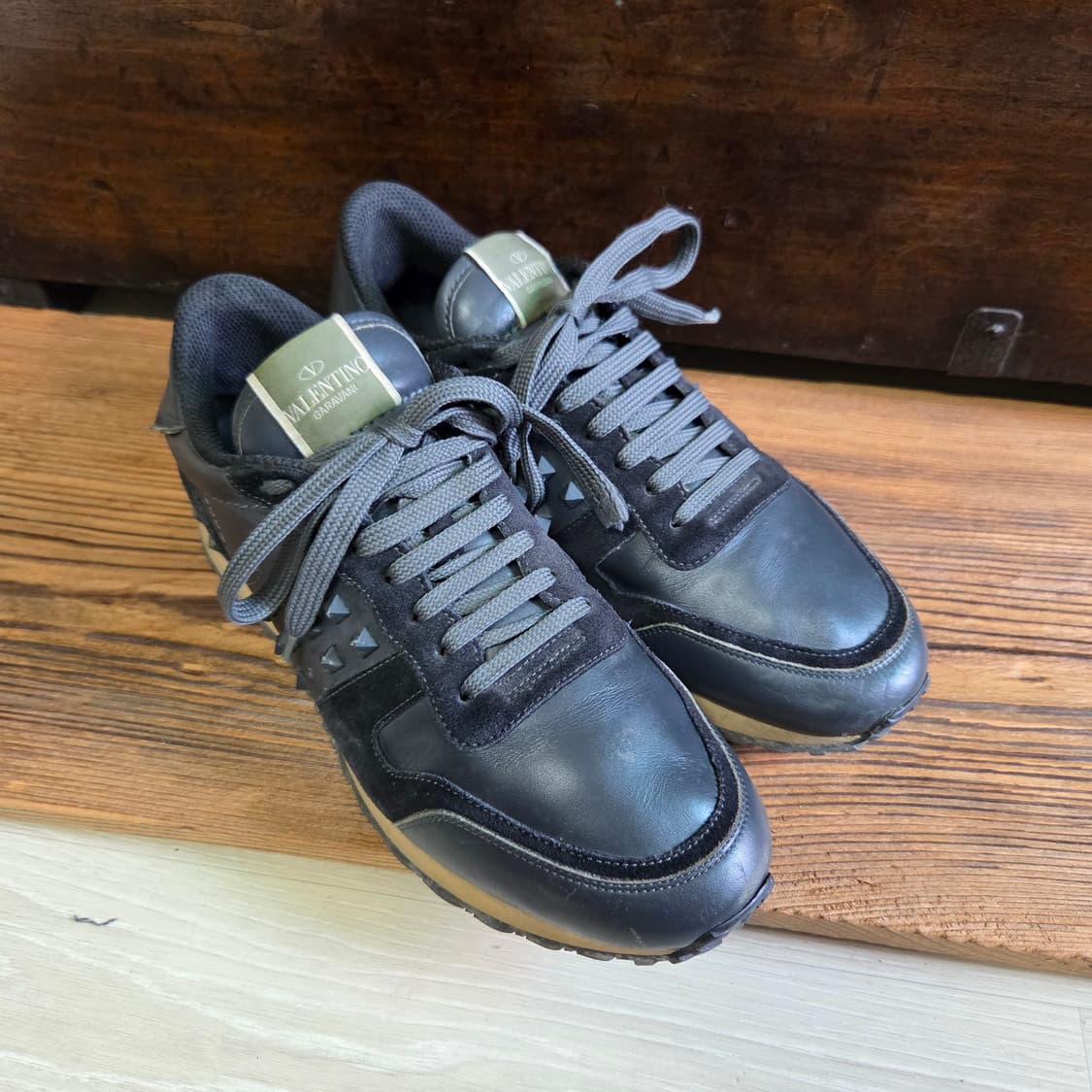 발렌티노 가라바니 락러너 로우탑 블랙 스니커즈 상품이미지5