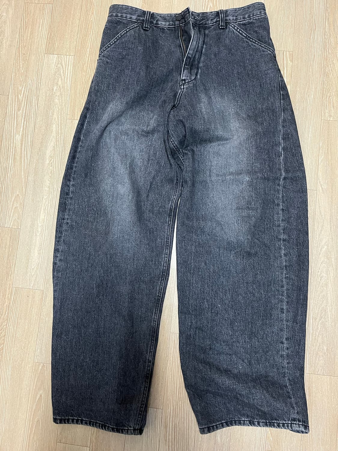 [2] 해칭룸 와이드커브진 워시드블랙 상품이미지2