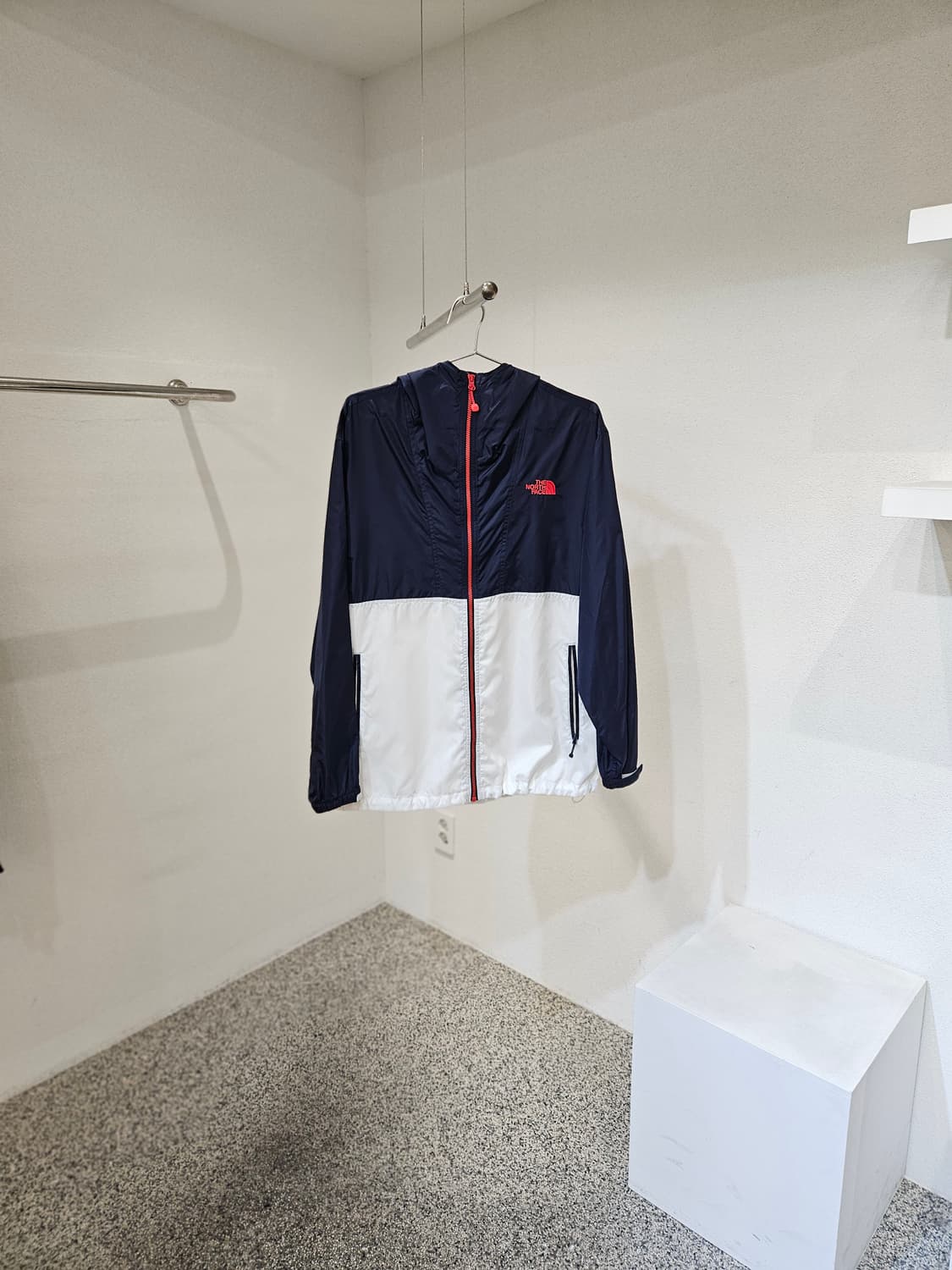 노스페이스 후드 바람막이 상품이미지1