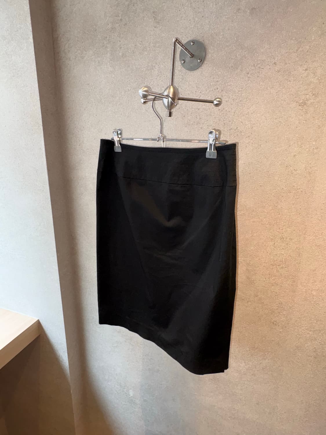 Minimal black midi skirt 상품이미지1