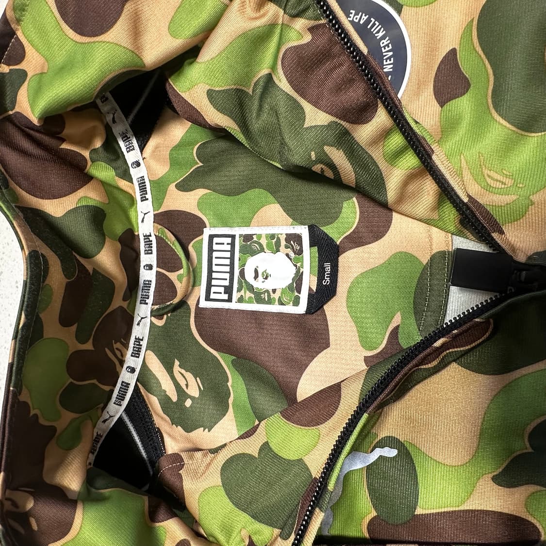 베이프x퓨마 져지 집업 상품이미지2