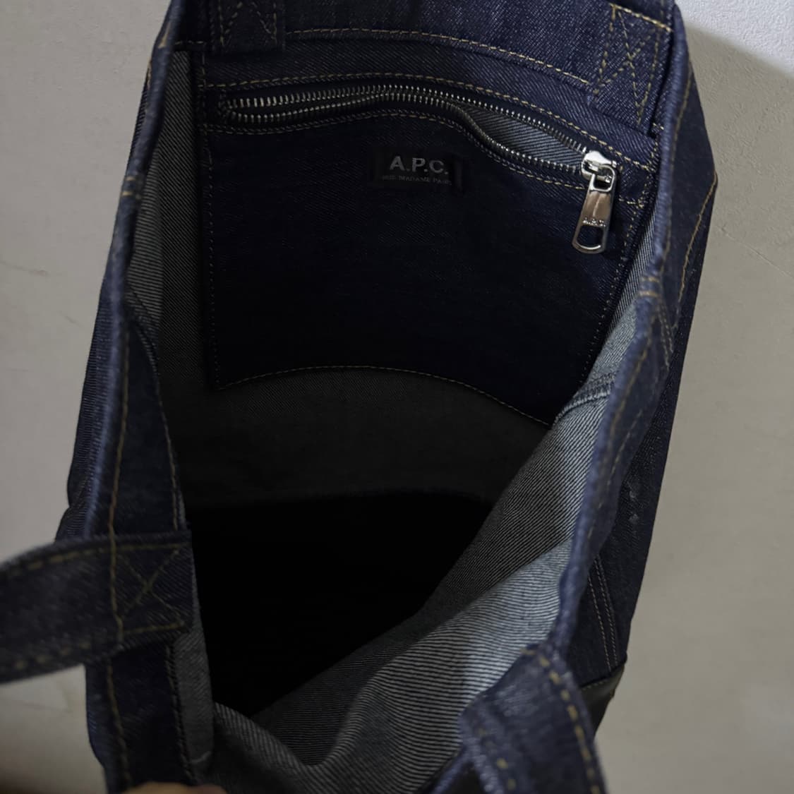 A.P.C 아페쎄 가죽배색 데님 토트백 상품이미지6
