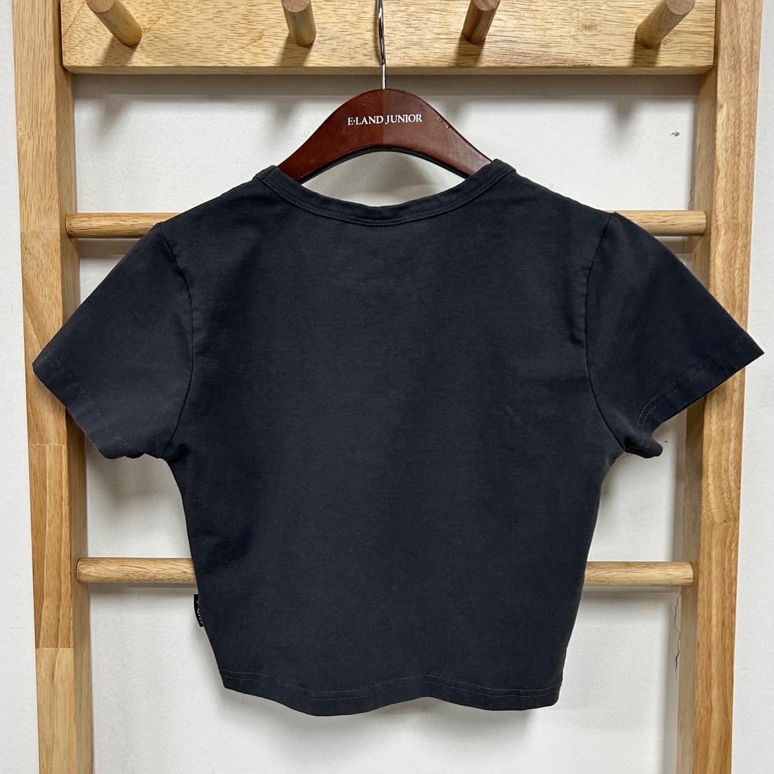 오드 스튜디오 콜라주 그래픽 크롭 티셔츠 차콜 상품이미지4