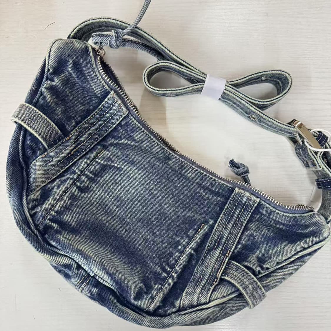 {새상품}마뗑킴 워시드 데님 미니 호보백 블랙 마땡킴 상품이미지2