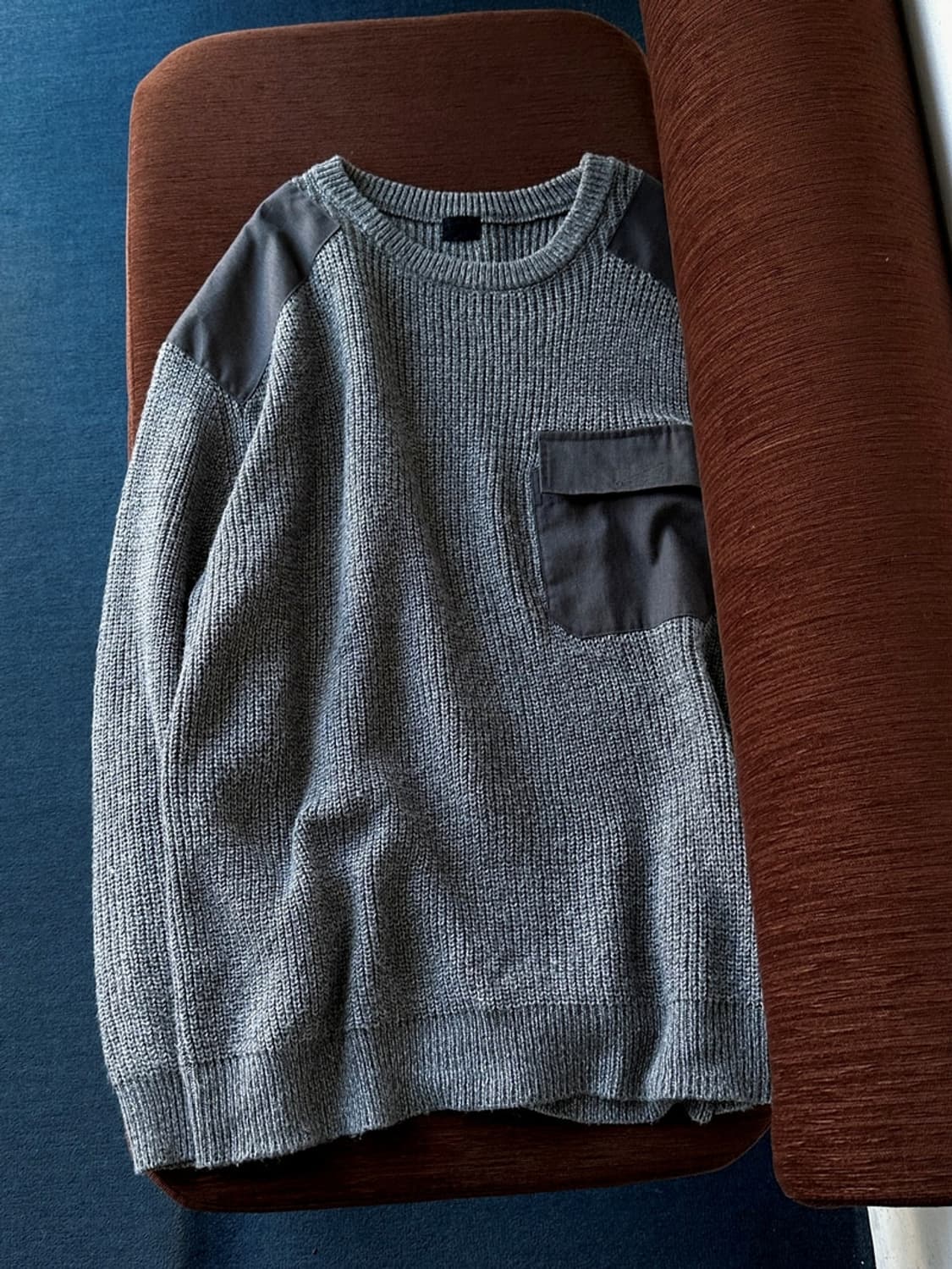 Patch design over knit P/O 상품이미지2