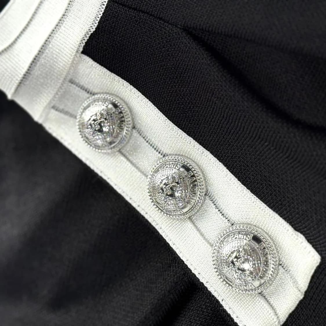 발망 BALMAIN 메탈 로고 버튼 쇼츠 상품이미지3