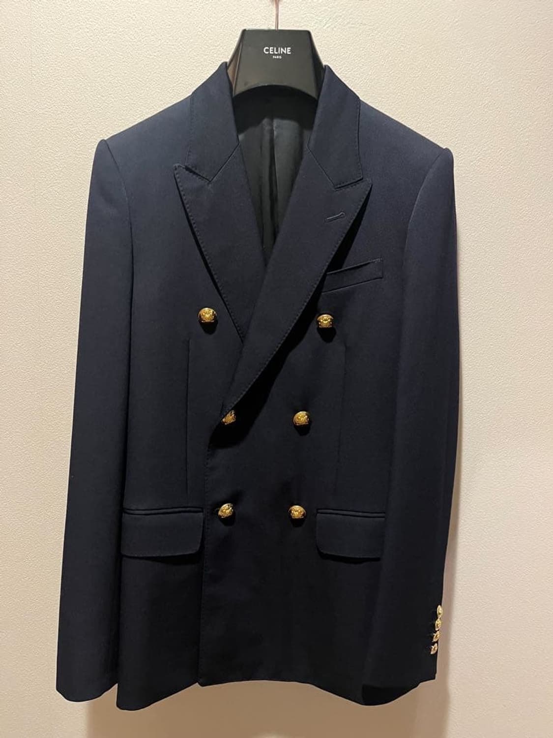 [강동원님 착용] 셀린느 20ss 네이비 금장 버튼 자켓 상품이미지7