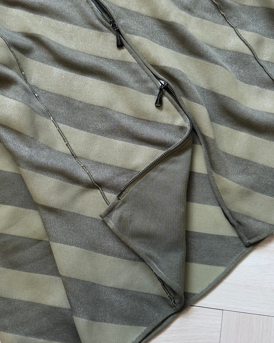 [Giorgio Armani] Striped Zip-Up Cardigan 상품이미지4