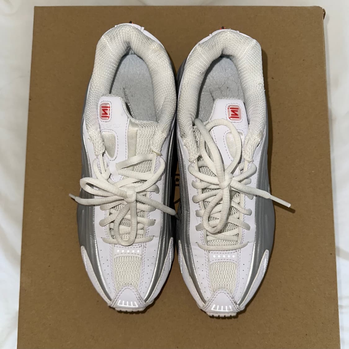 나이키 샥스 R4 화이트 메탈릭 실버 상품이미지2