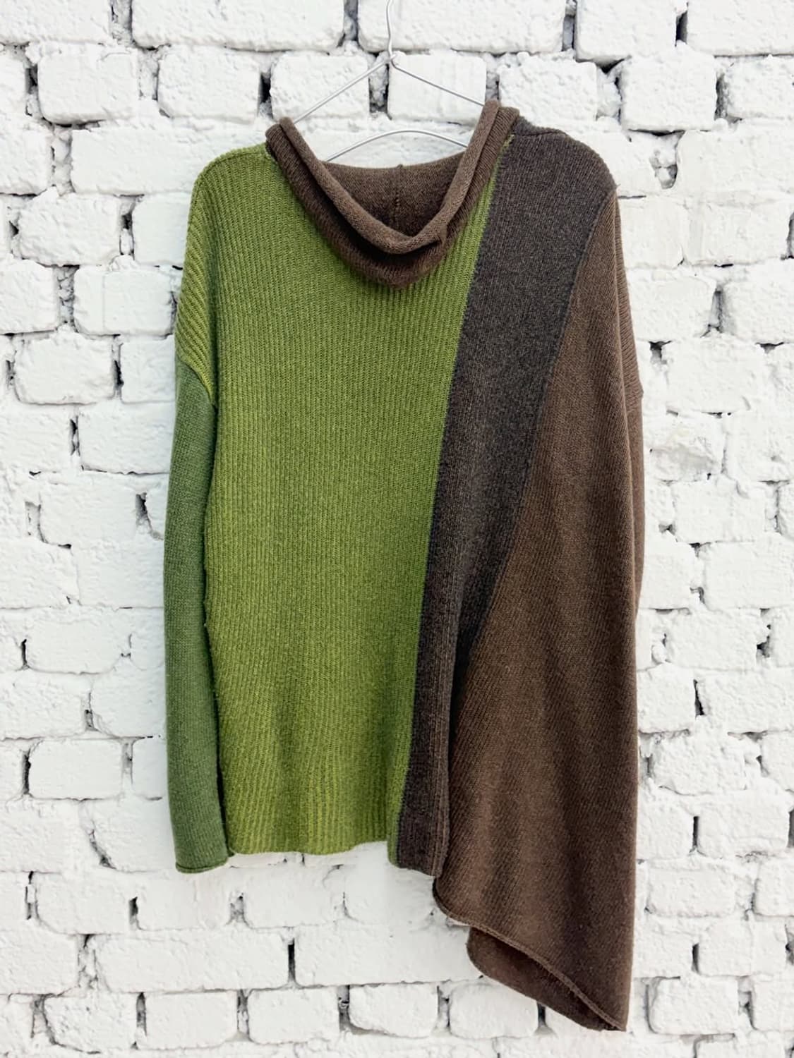 Color Block Asymmetric Knit Top 상품이미지4