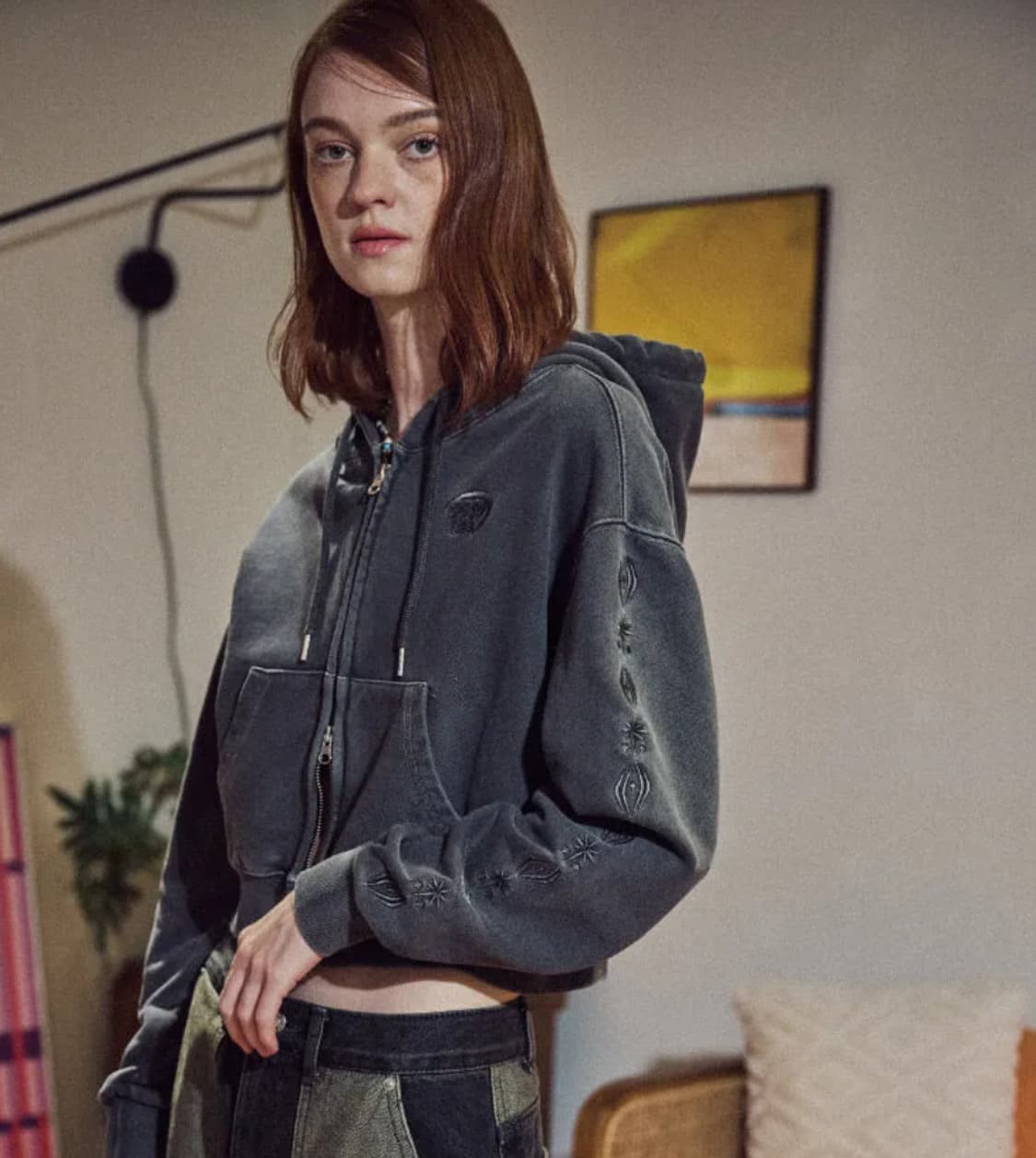 꼼파뇨 슬리브 스타 피그먼트 크롭 후드집업 스모크블랙 상품이미지3