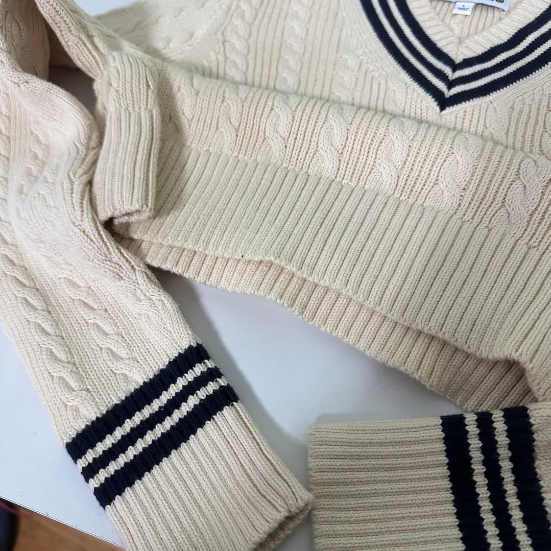 우먼M-L 유니클로 X 이네스 아이보리 브이넥 꽈배기니트 상품이미지3