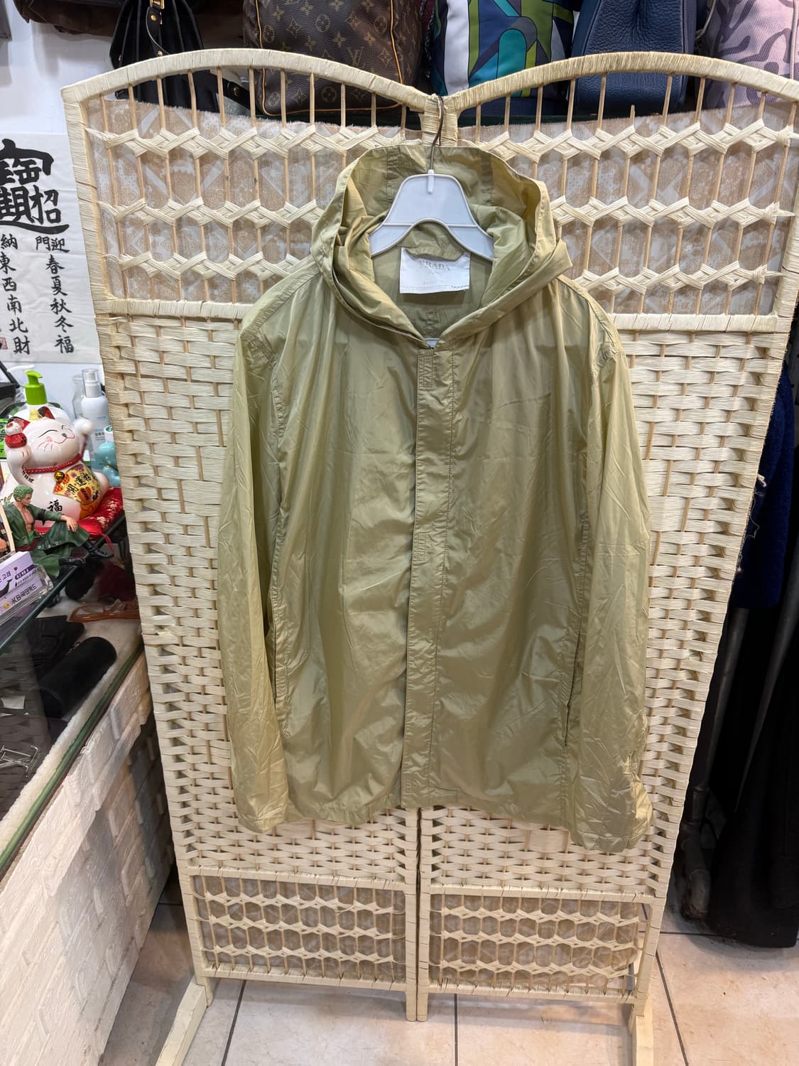 100-105 정품 프라다 빈티지 바람막이 팝니다 상품이미지1