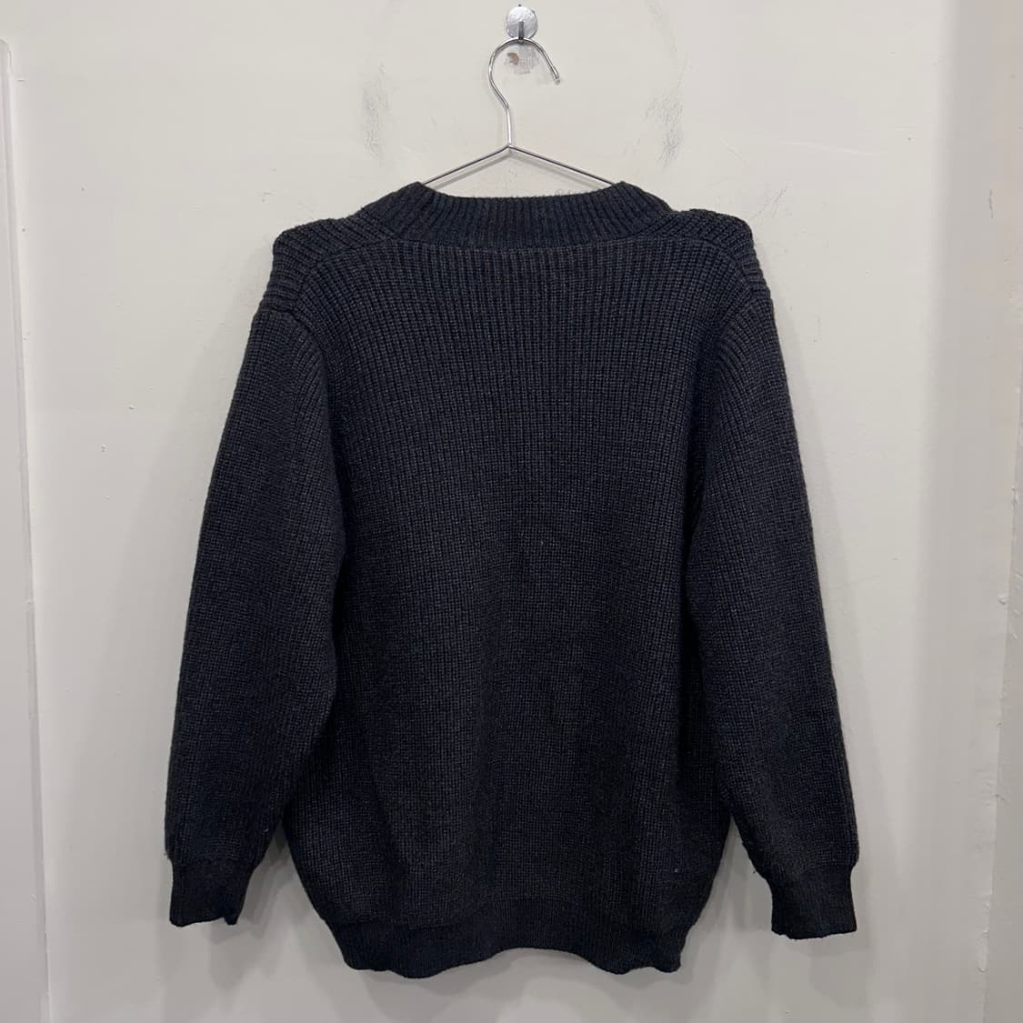 미키마우스 자수로고 울 니트 짜임 가디건 상품이미지4