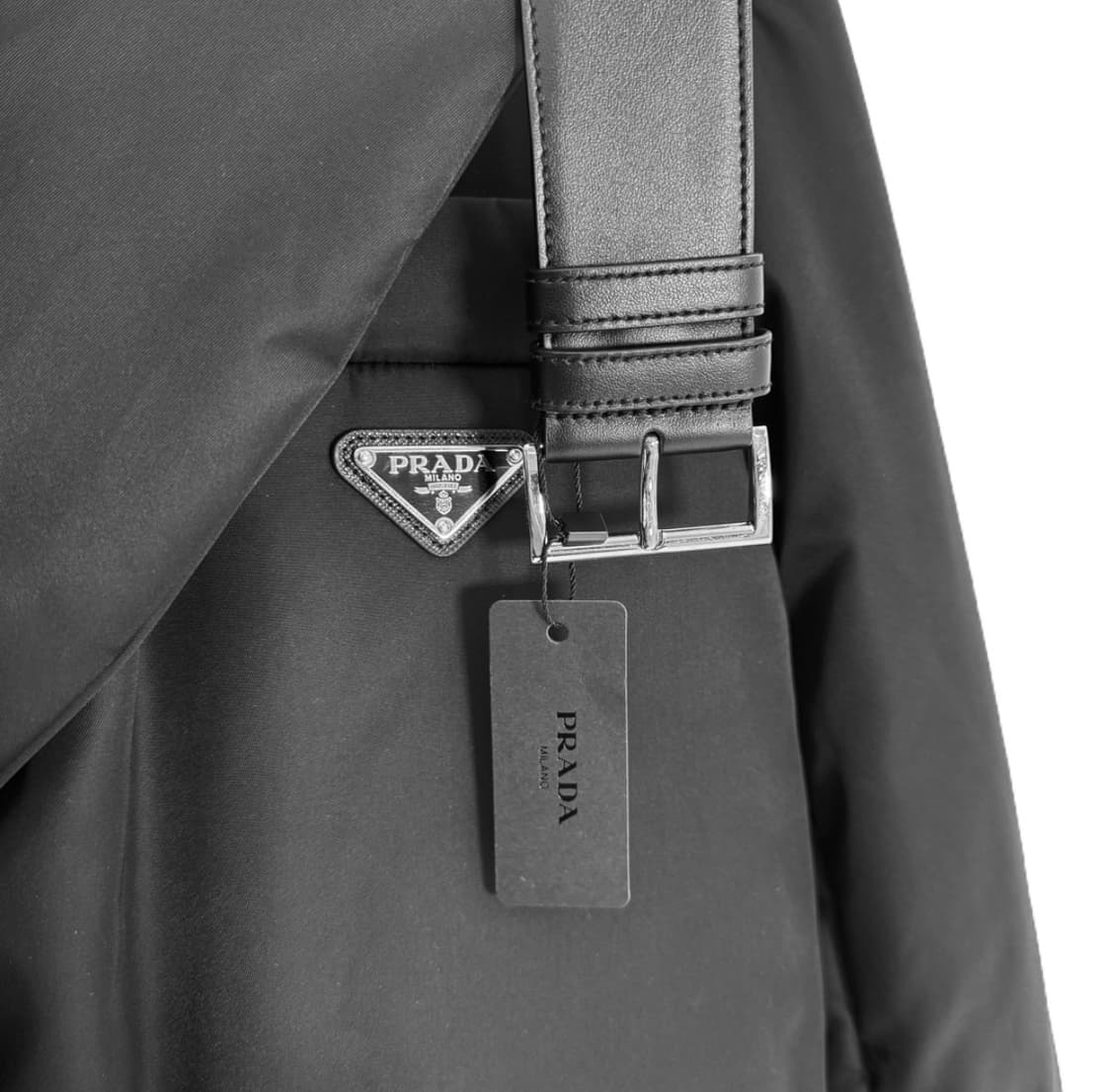 [38] 프라다 여성 리나일론 삼각로고 다운 벨트 롱 패딩 코트 블랙 상품이미지4