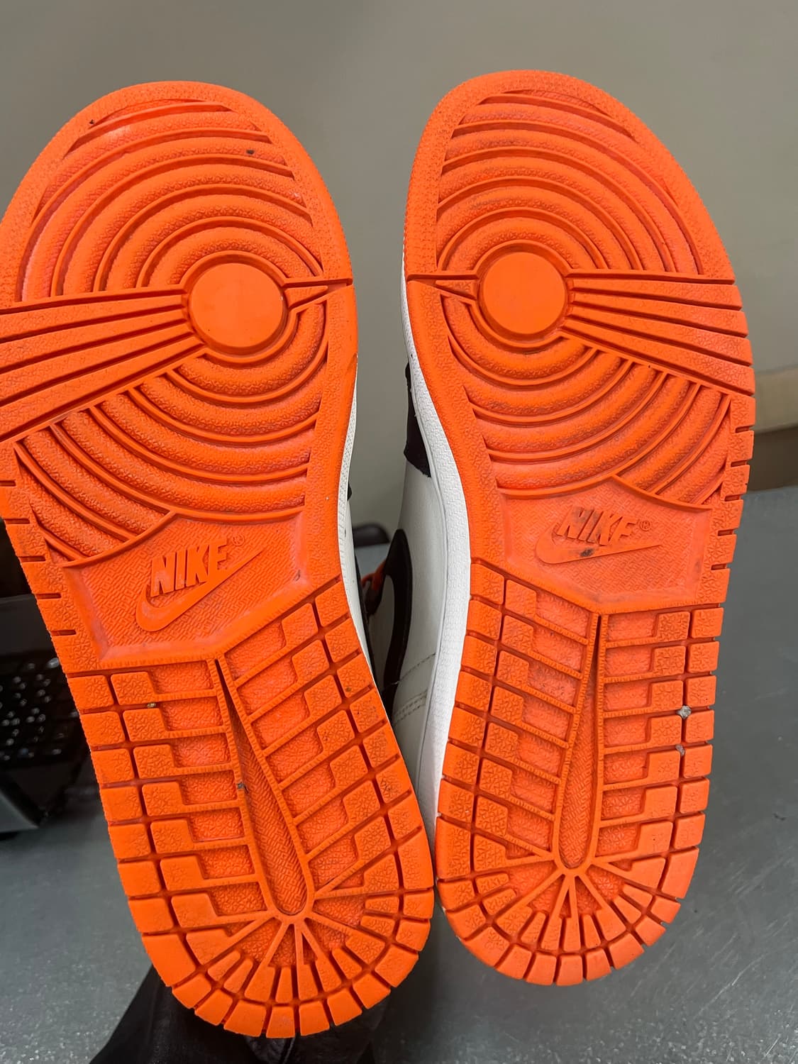 나이키 에어 조던 1 레트로 하이 OG 일렉트로 오렌지 270 상품이미지6