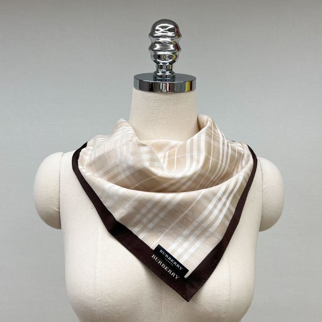 (새상품) burberry /버버리 쁘띠스카프 손수건 상품이미지7