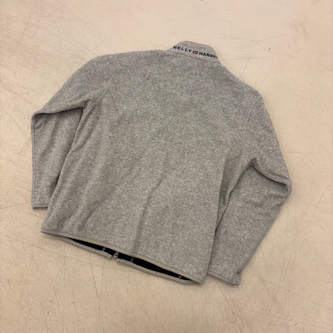 헬리한센 스몰로고 그레이 플리스 집업 상품이미지3