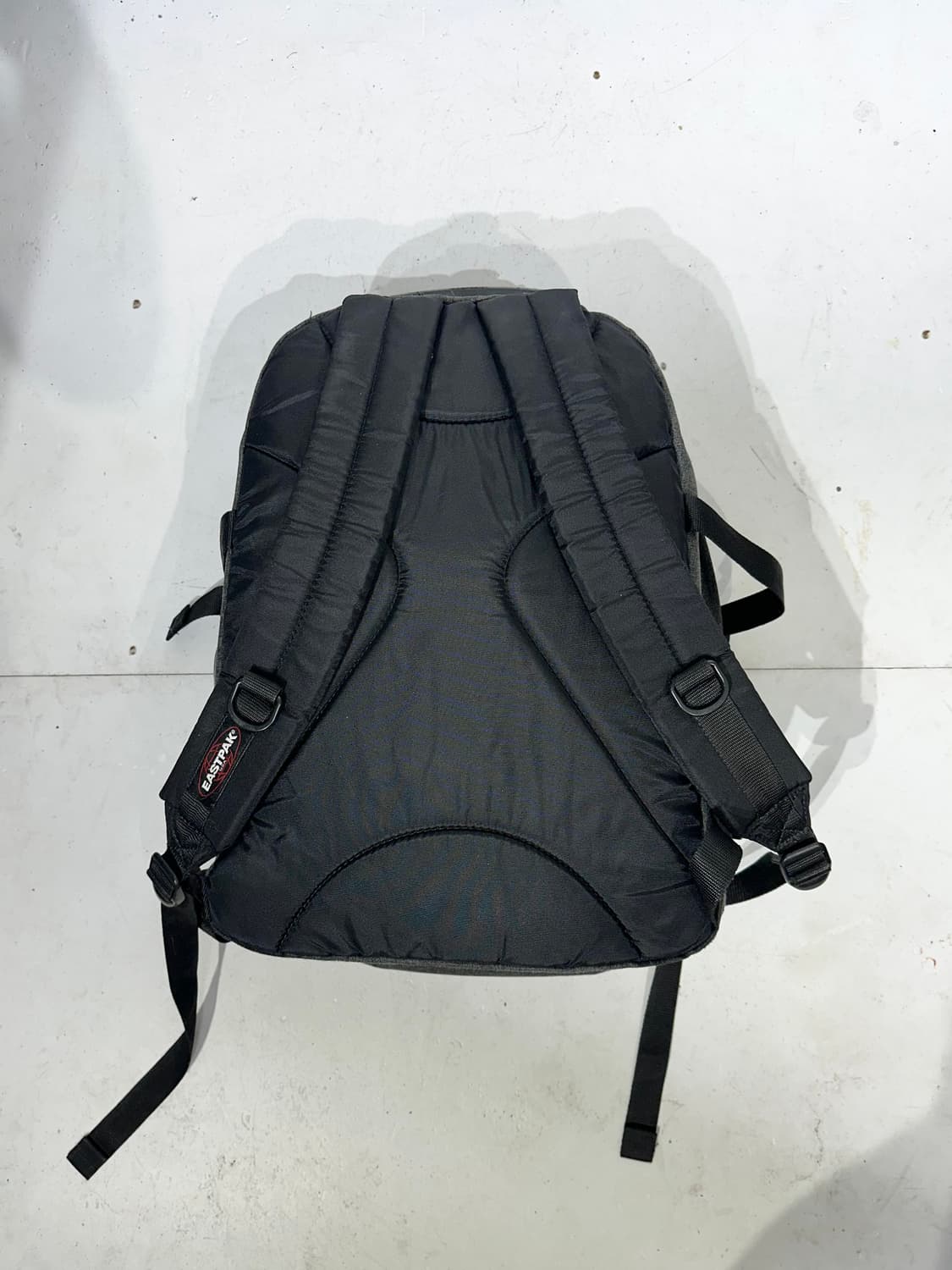 이스트팩 그레이 백팩 가방 상품이미지5