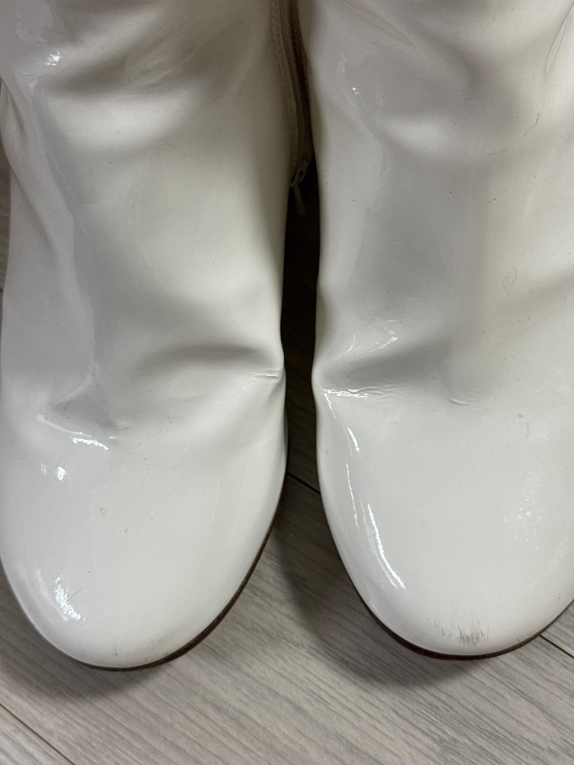 MM6 마르지엘라 에나멜 부츠 화이트 상품이미지5