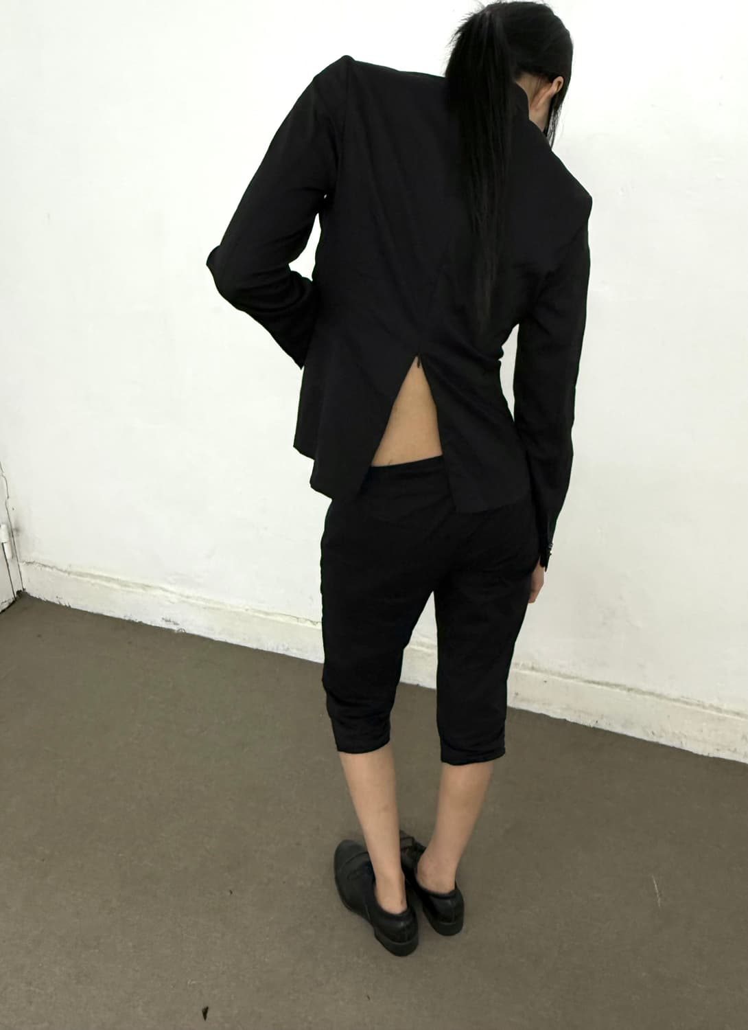 Black Back open drape blouse 상품이미지3