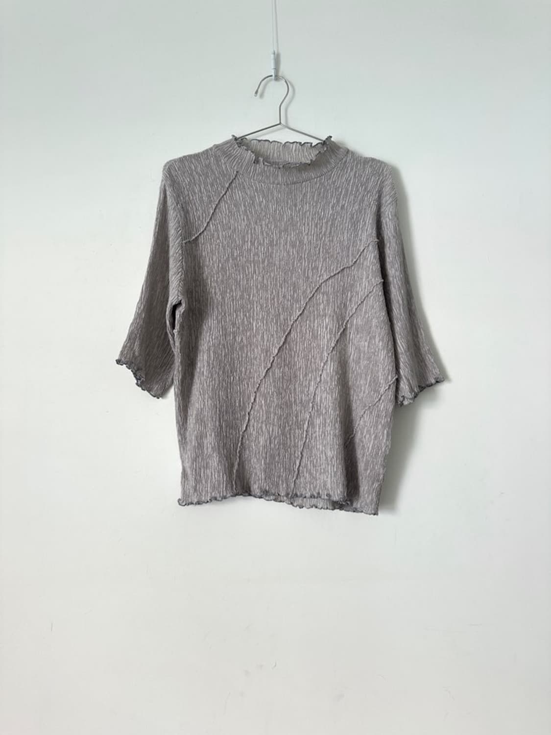 Ribbed swirl pattern pleats top / grey 상품이미지1