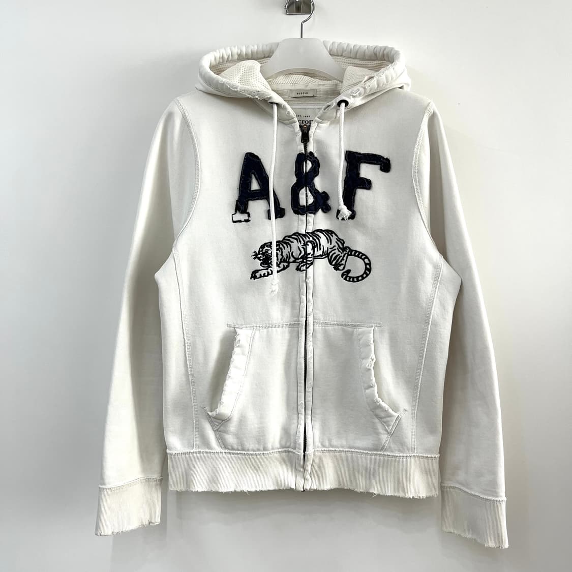 아베크롬비 타이거 자수로고 화이트 후드집업 상품이미지3